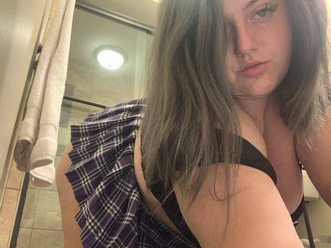 alexisrayne18 onlyfans leaked picture 2