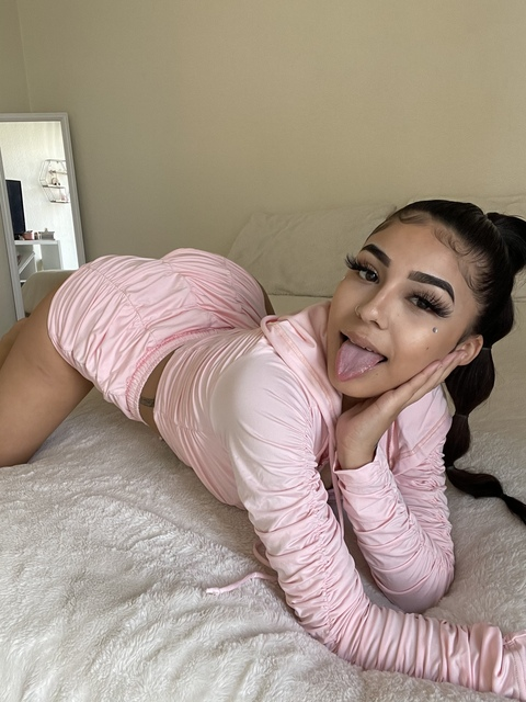 arrianarrose onlyfans leaked picture 1
