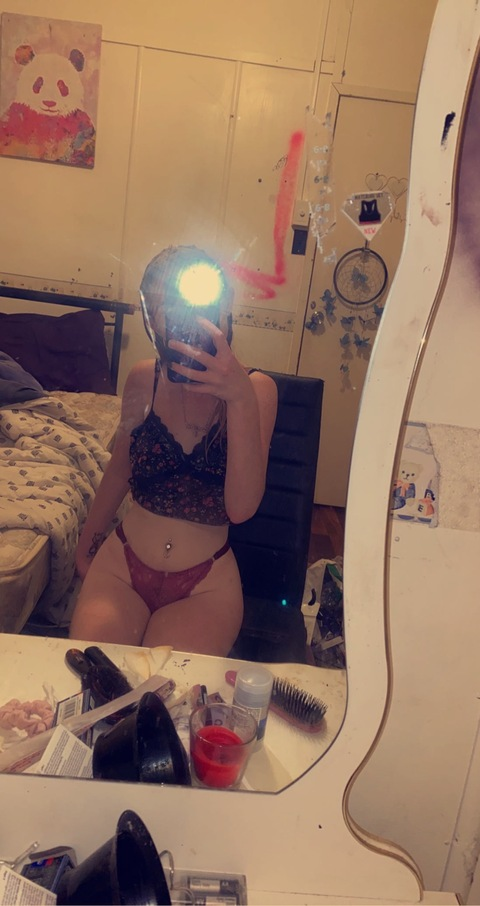 bayleelaynexx onlyfans leaked picture 2