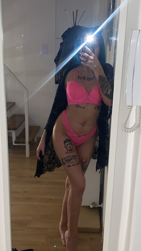 bellaaaa.2 onlyfans leaked picture 2