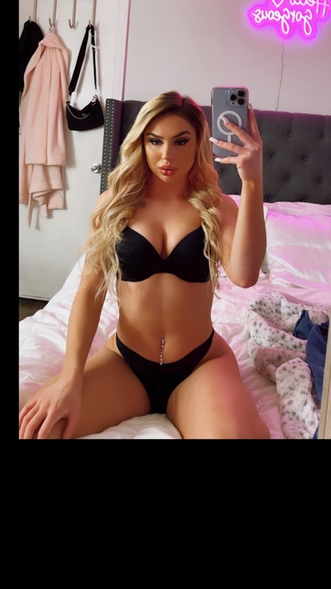 bellaaamarieee onlyfans leaked picture 2