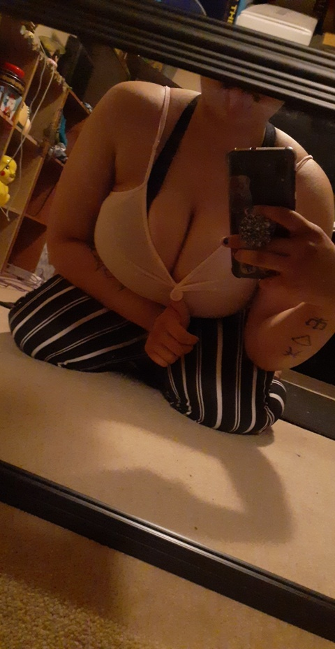 bigtittygothgorl onlyfans leaked picture 1