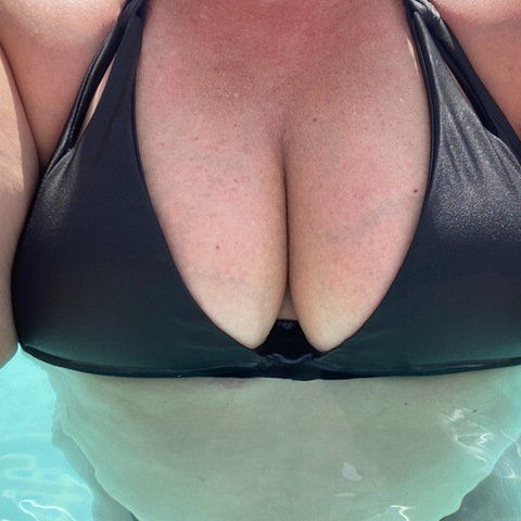 browneyedcurvygirl onlyfans leaked picture 1