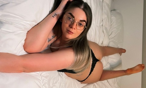 deziraeschulz onlyfans leaked picture 1