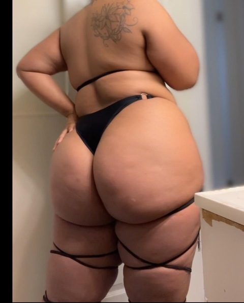 divyne.lola onlyfans leaked picture 1