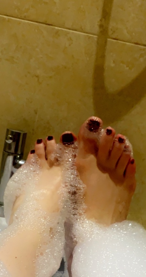 feetfantasy112 onlyfans leaked picture 2