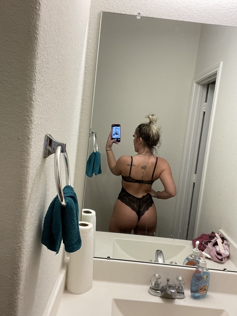 fgm.angel25 onlyfans leaked picture 1
