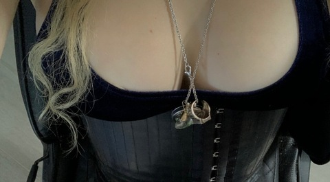 glitterbunnyx onlyfans leaked picture 2