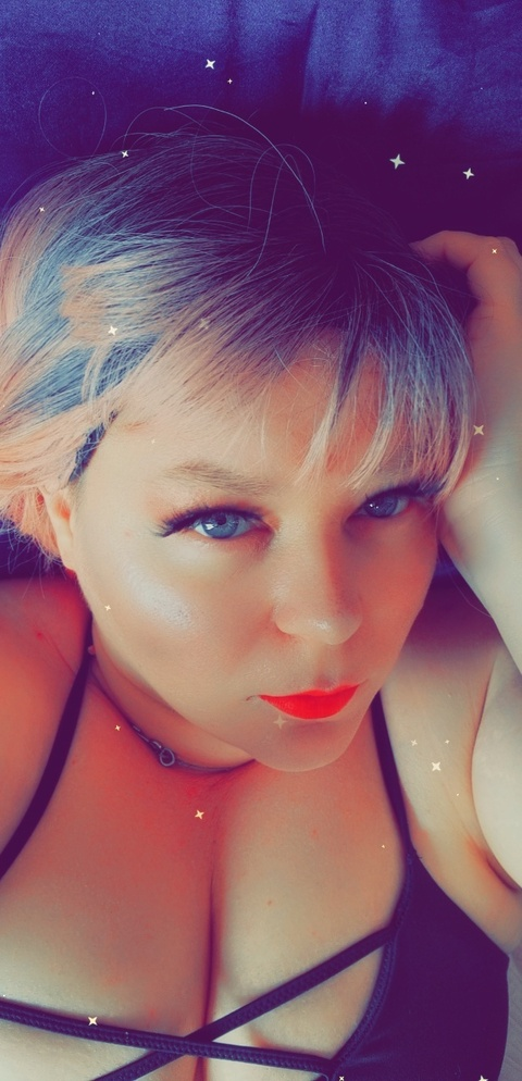 goddess_lottie onlyfans leaked picture 2