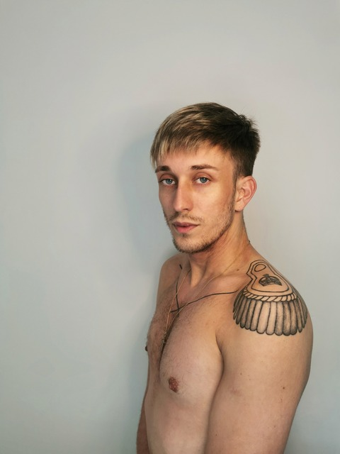 hungblondeboy onlyfans leaked picture 1