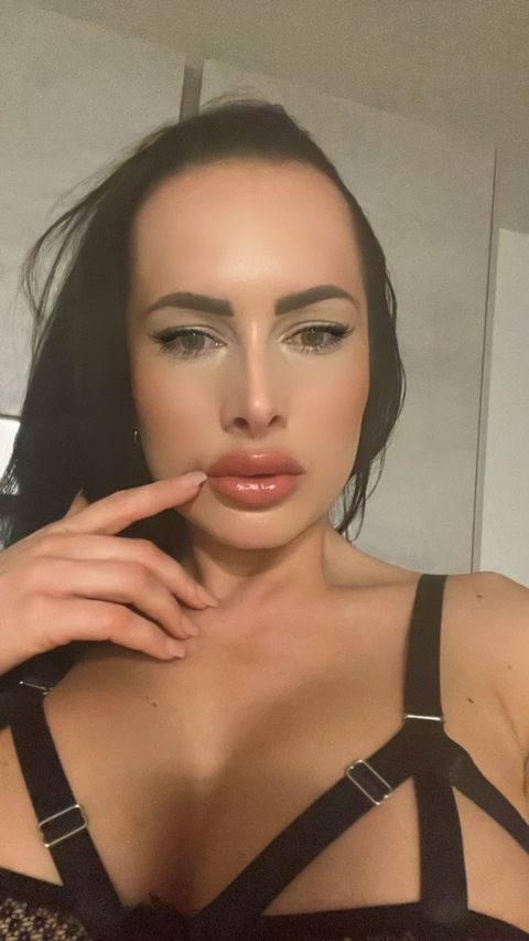 imoszkaa onlyfans leaked picture 2