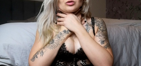 inkedupcrissie onlyfans leaked picture 1