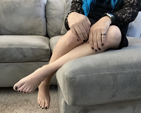 katiejsfeet onlyfans leaked picture 2