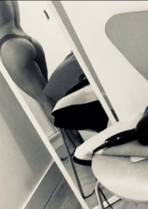 kellyd84 onlyfans leaked picture 2