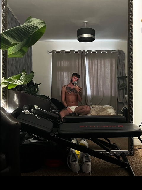 kylemoorexo onlyfans leaked picture 2