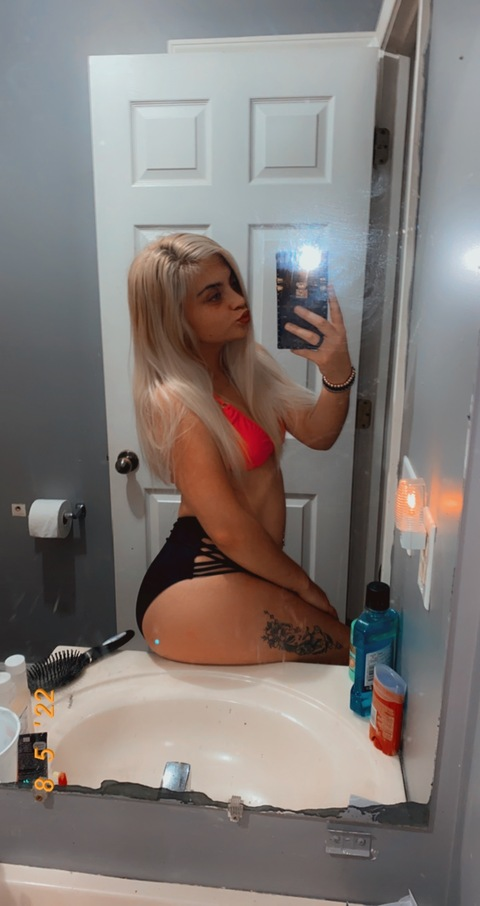 laylanicole21 onlyfans leaked picture 1