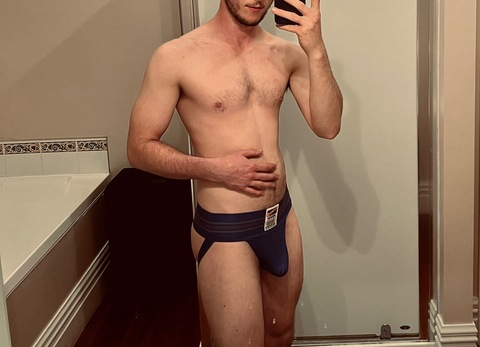 leoloon onlyfans leaked picture 2