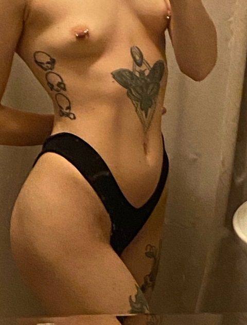 lilpalewitch onlyfans leaked picture 2