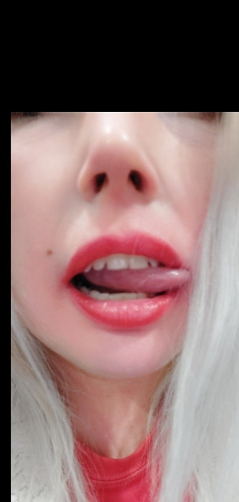 liptasticuk onlyfans leaked picture 2