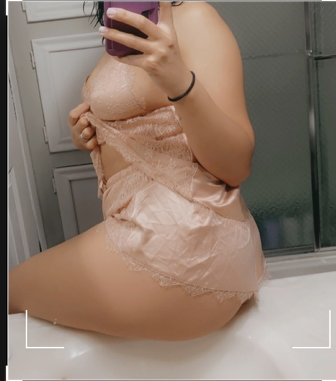 lovely.bee123 onlyfans leaked picture 1