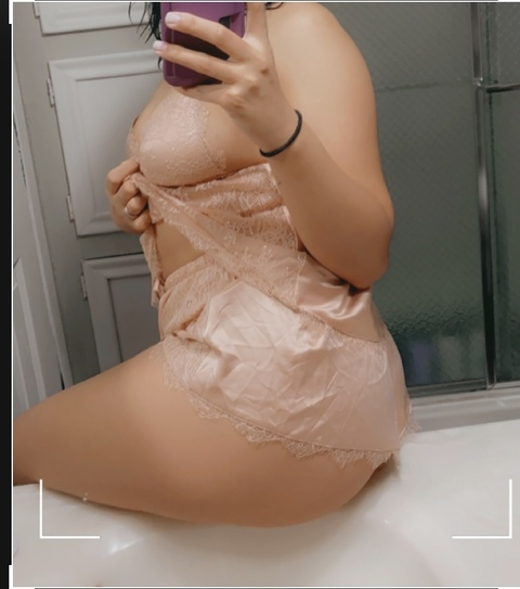 lovely.bee123 onlyfans leaked picture 2