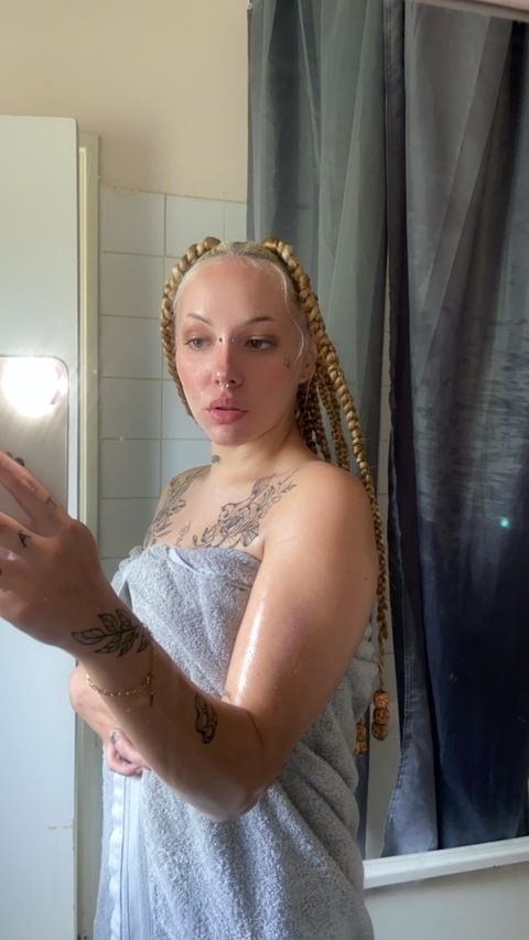 luludamourr onlyfans leaked picture 2