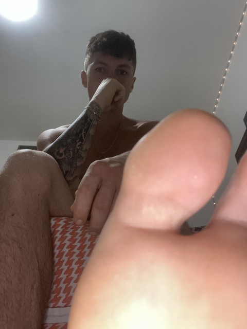 mastervik09 onlyfans leaked picture 2