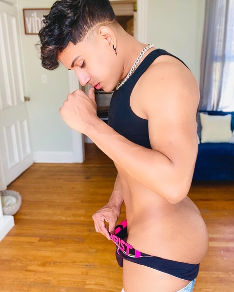 maxxreyes17 onlyfans leaked picture 1