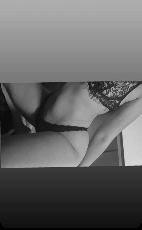 minelomeli onlyfans leaked picture 2