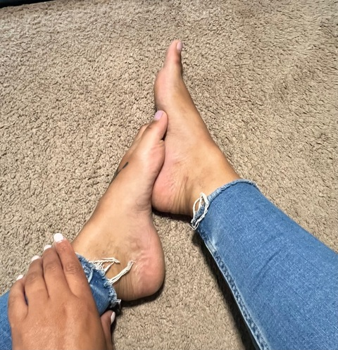 mixed-girl-feet onlyfans leaked picture 2