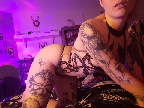 molotovcocktease onlyfans leaked picture 2