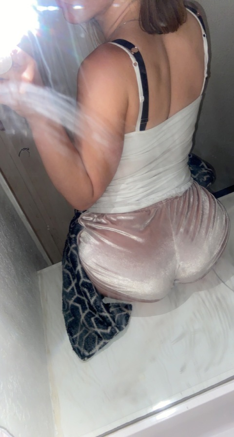 mommycakes2000 onlyfans leaked picture 1