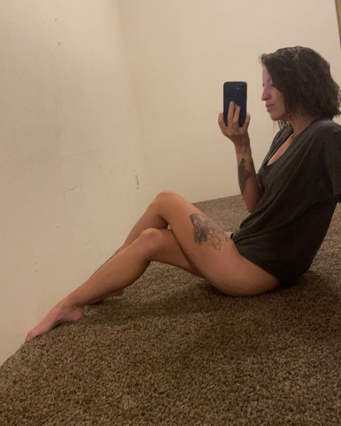 nikole110 onlyfans leaked picture 2