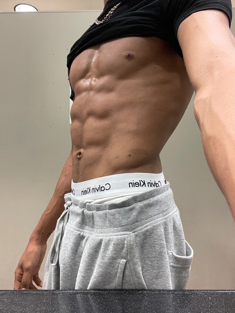 notderrickjason onlyfans leaked picture 1