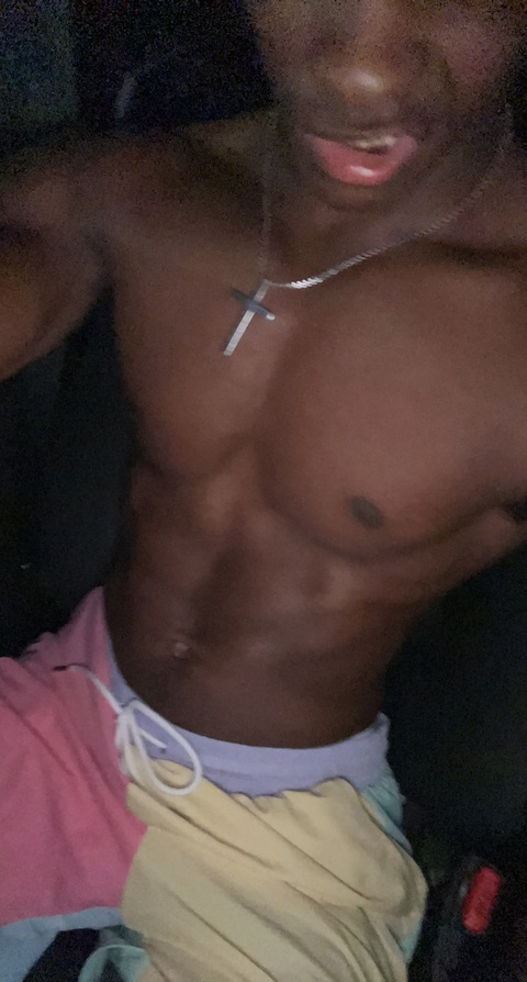 prettyboique onlyfans leaked picture 1