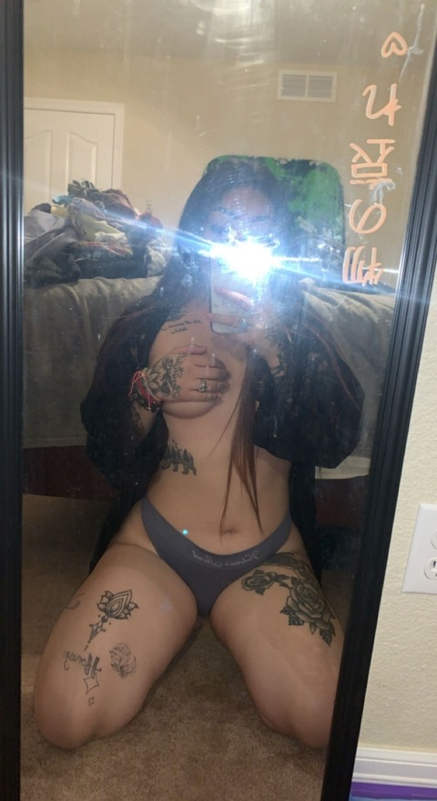 prettylilwhor3 onlyfans leaked picture 1