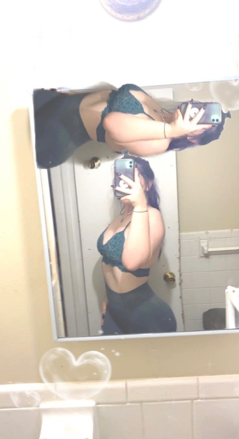 prettyyylittletrinn onlyfans leaked picture 1