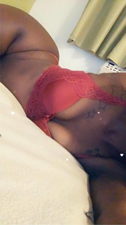 queenbrii onlyfans leaked picture 2