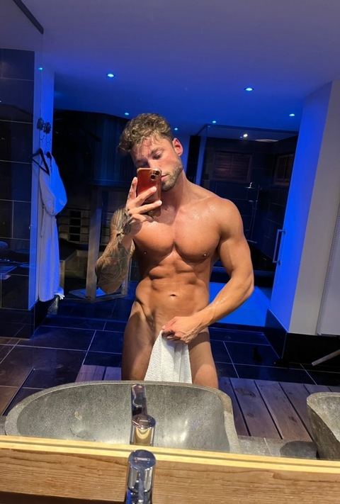 robinsterk onlyfans leaked picture 1