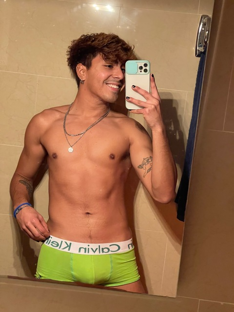 santixxx2 onlyfans leaked picture 2