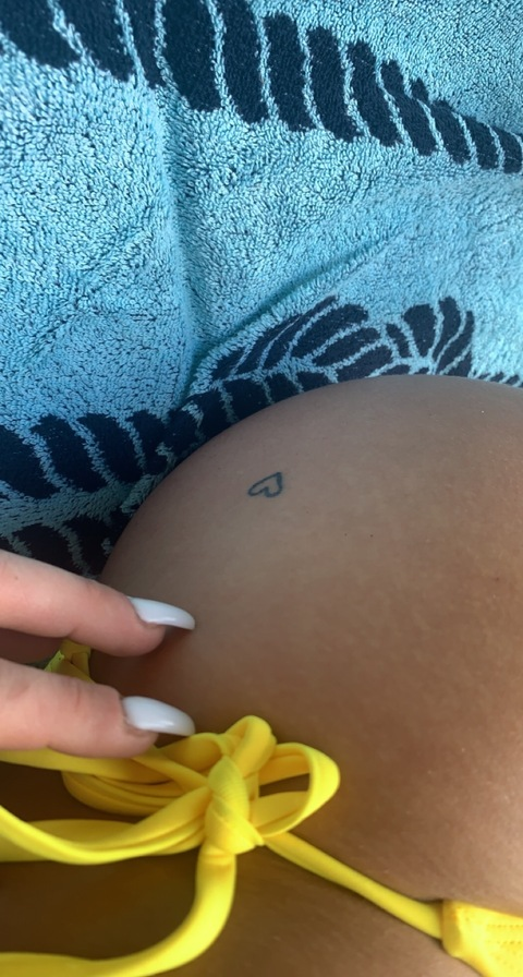 shesthatgirlxo onlyfans leaked picture 1