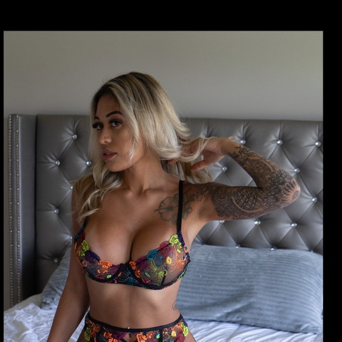 silicone.babe onlyfans leaked picture 1