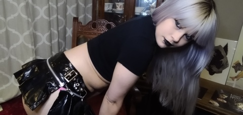 smallqueenalice onlyfans leaked picture 1