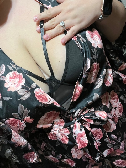 spicy-wifey onlyfans leaked picture 1