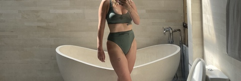 surfbabeamy onlyfans leaked picture 1