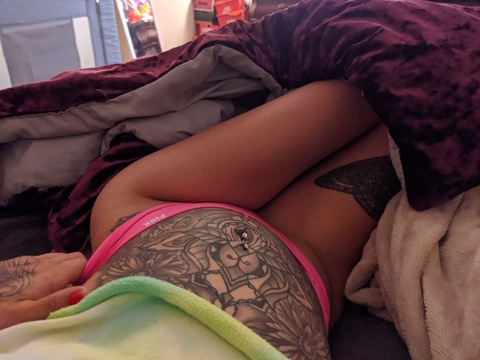 tiaraxo22 onlyfans leaked picture 1