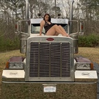 trucker_gurl30 onlyfans leaked picture 1