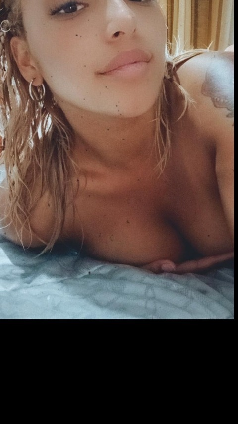 vickycrespii onlyfans leaked picture 1