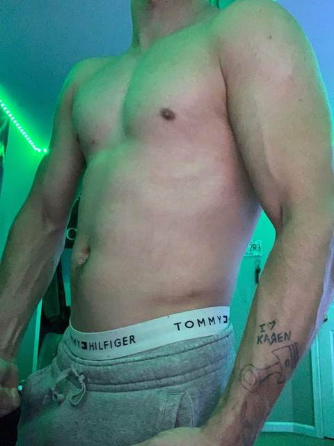 wiskeyboy98 onlyfans leaked picture 2