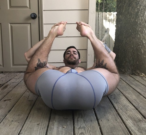 yogafvcker16 onlyfans leaked picture 2